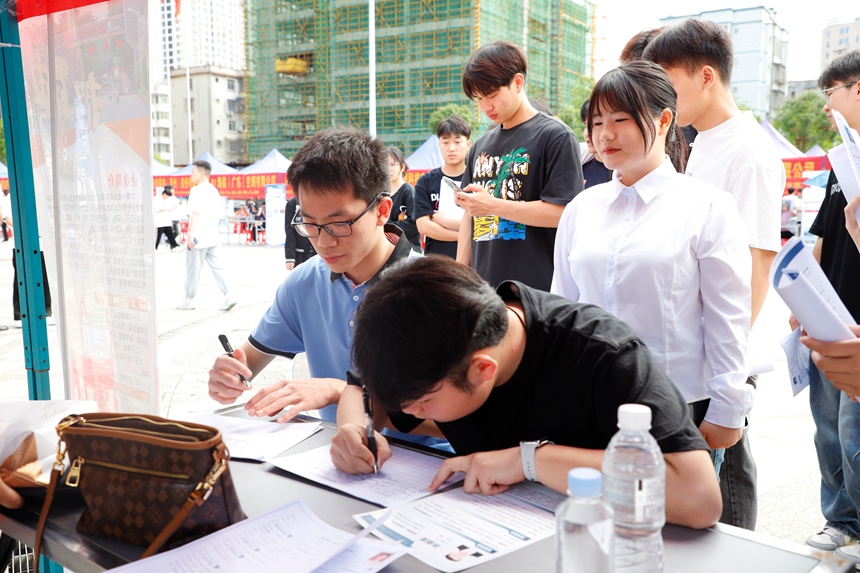 广西现代职业技术学院成功举办2025年校园双选会