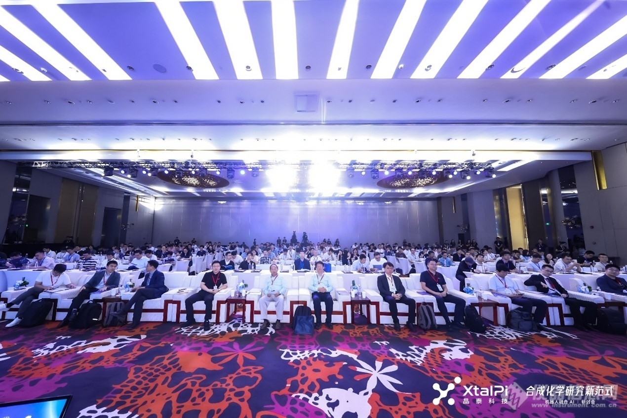前沿技术赋能科研机器人融合AI驱动合成化学研究新范式
