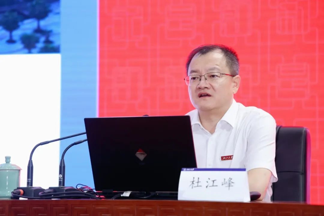 浙大校长杜江峰寄语新生：全心投入到有使命的学习和创新中