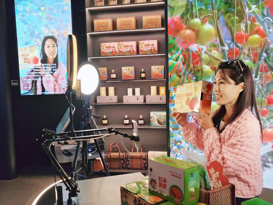 “融·合”两岸大学生文创展广州开幕