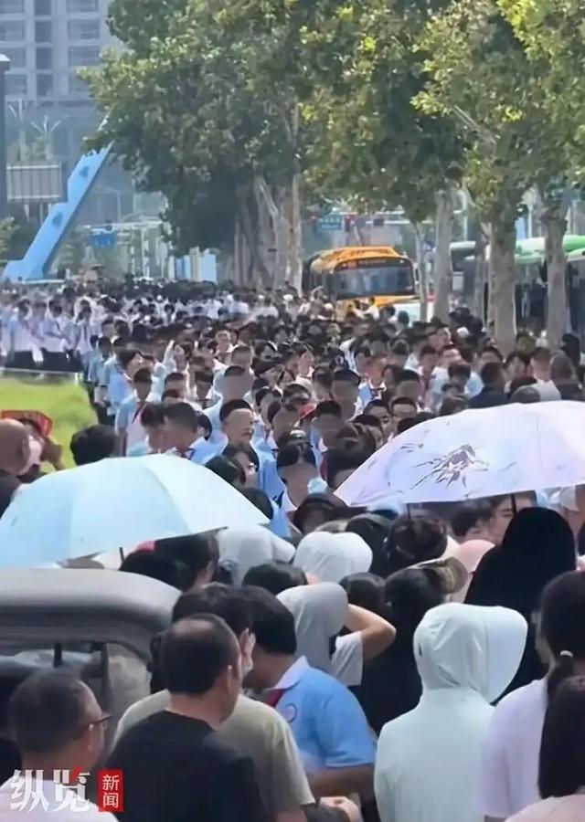 山东一中学初一94个班招近5000人引热议多方回应