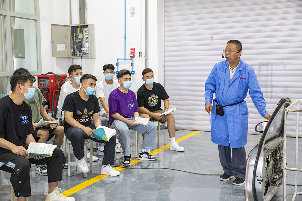 二师铁门关市：技能学扎实 工作更踏实