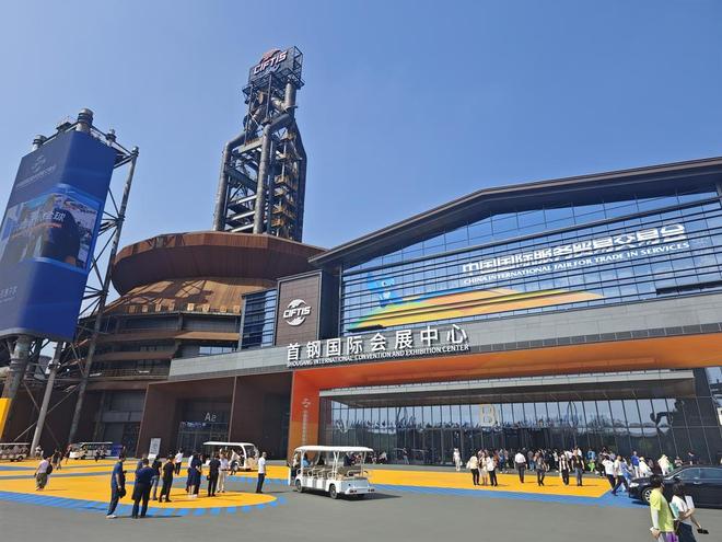 “人工智能+”行动印发半月余业界为政策落地寻找关键应用场景直击2025服贸会